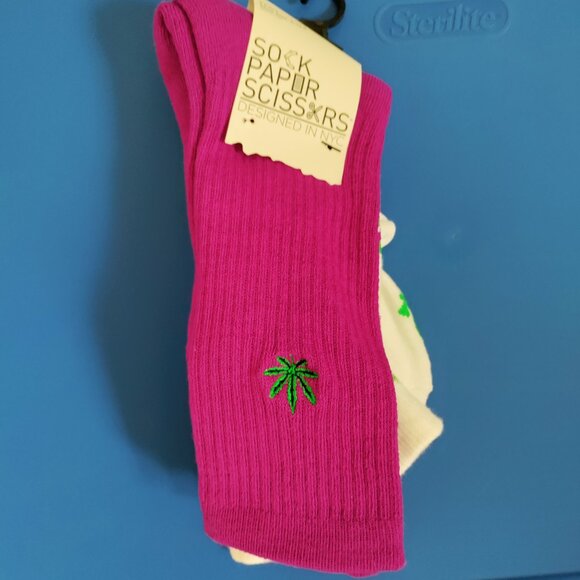 NWT 2 Pairs Sock Paper Scissors Sz: 6-12.5 Novety Socks Alien Mushroom Weed - Picture 4 of 8
